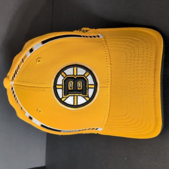 Reebok Fitmax 70,NHL Boston Bruins Men's Yellow Fitted Hat,S/M. - Picture 2 of 9